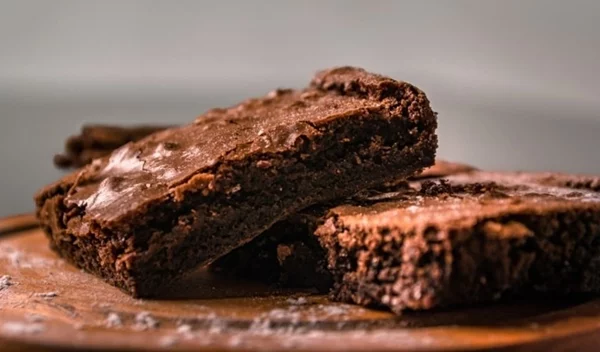 Νηστίσιμο κέικ με χουρμάδες και αμύγδαλα - Αφράτο και μαλακό, χωρίς ζάχαρη