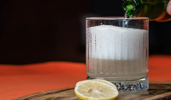 Πότε είναι κακό να πίνεις ανθρακούχο νερό; Οι περιπτώσεις που μπορεί να σε βλάψει