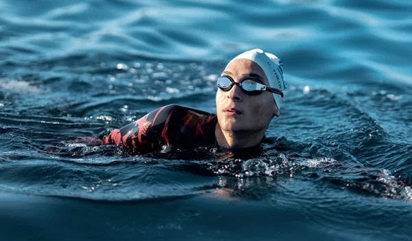 Ο άθλος που συγκλόνησε την Πύλο: Κολύμπησε 42 χλμ για τα μωράκια που γεννήθηκαν πρόωρα