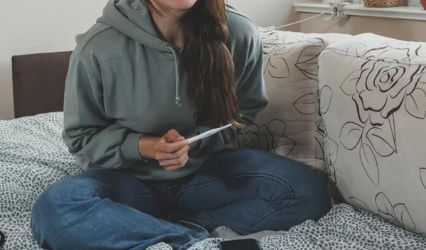 Μπορείς να μείνεις έγκυος ακριβώς μετά την περίοδο; Πότε έχεις ωορρηξία και πώς αυξάνονται οι πιθανότητες εγκυμοσύνης