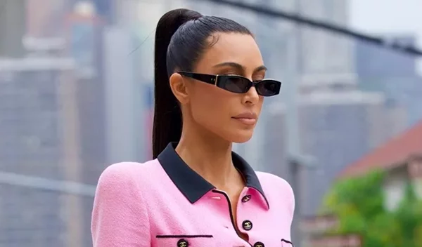 Το "άσχημο" χτένισμα που υιοθετούν μετά από χρόνια ξανά όλες οι celebrities