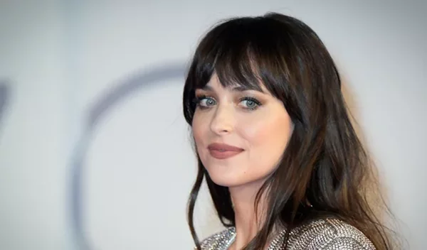 Bardot Bangs: Οι αφέλειες του φετινού καλοκαιριού είναι εμπνευσμένες από τη Brigitte Bardot