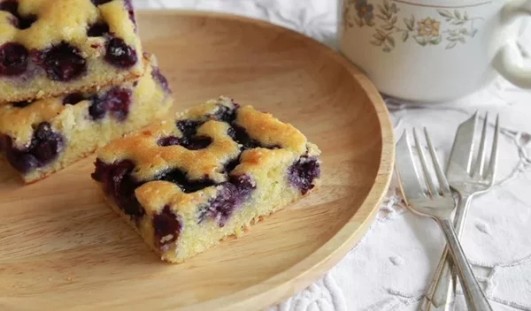 Πεντανόστιμα και πανεύκολα: Συνταγή για pancakes ταψιού με αλεύρι ολικής