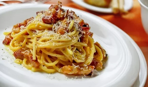 Η Φαίη Σκορδά στην κουζίνα: Η συνταγή της για αυθεντική ιταλική καρμπονάρα