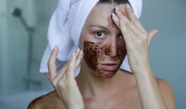 Σπιτικές μάσκες ομορφιάς για το πρόσωπο που ξεχωρίσαμε από το TikTok