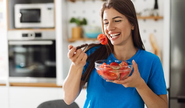 Το λαχανικό που σε κάνει να δείχνεις 10 χρόνια νεότερη