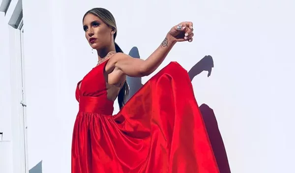 Καλεσμένη σε γάμο: Τα χτενίσματα για μακριά μαλλιά που επιλέγουν ξανά και ξανά οι Ελληνίδες celebrities