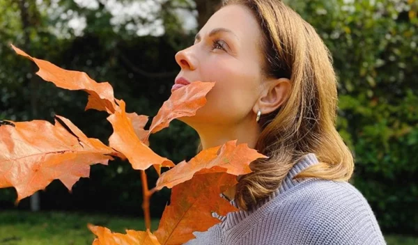 Η DIY συνταγή της Τζίνας Αλιμόνου για ένα θαυματουργό serum κατά των πανάδων