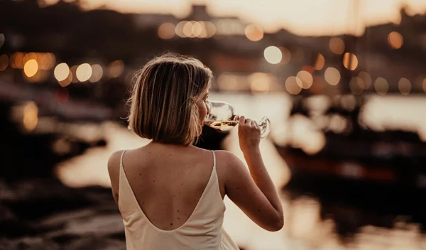 Τι θα συμβεί στο σώμα σου εάν πίνεις κρασί κάθε μέρα;