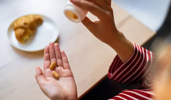 Παίρνεις αντιβίωση; Μην φας αυτές τις 7 τροφές!