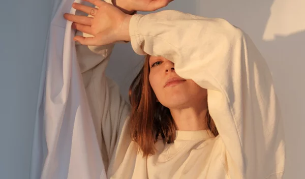 Στα 20, τα 30, τα 40: Πώς η ηλικία μιας γυναίκας διαμορφώνει τον χαρακτήρα της