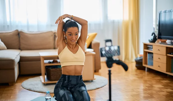 Οι καλύτερες ασκήσεις για χέρια χωρίς βάρη (ευτυχώς, χωρίς push-ups)