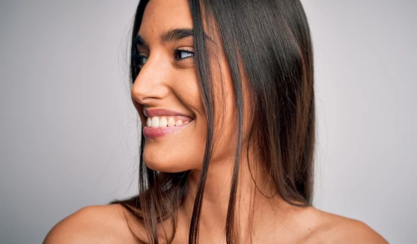 Δεν έχει το hype που του αξίζει, όμως αυτό το έλαιο υπόσχεται τα πιο πυκνά και μακριά μαλλιά που είχες ποτέ