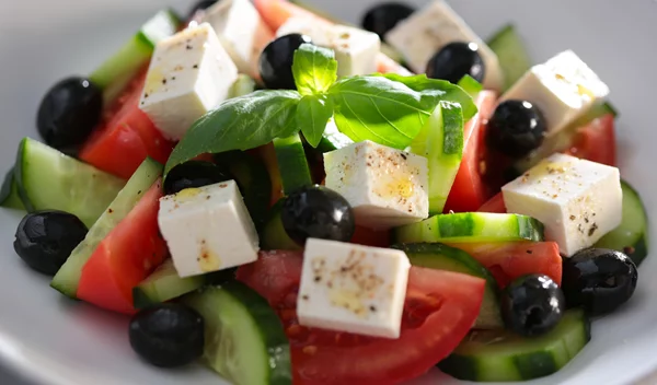 Χωριάτικη σαλάτα με μους φέτας: Iδανική για τα  Αυγουστιάτικα βράδια