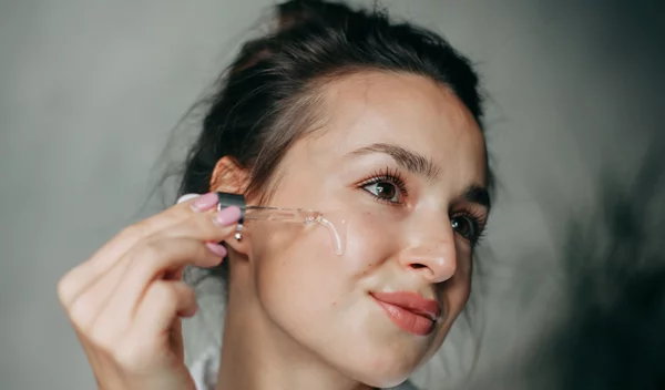 5 λόγοι για να εντάξεις τη ρετινόλη στη beauty ρουτίνα σου το φθινόπωρο