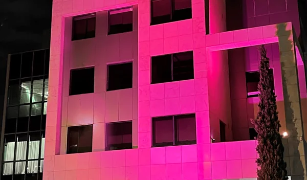 A touch of pink: H SYMMETRIA ντύνεται ροζ στον αγώνα ευαισθητοποίησης για τον καρκίνο του μαστού