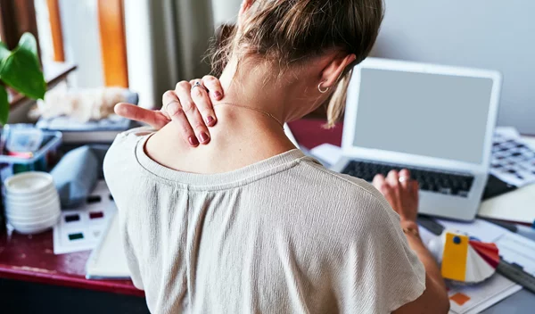 5 σπιτικές θεραπείες για τον πόνο στον αυχένα