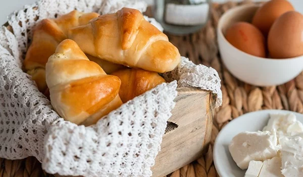 Τυροπιτάκια με 5 απλά βήματα - Η συνταγή για το πιο αφράτο αποτέλεσμα
