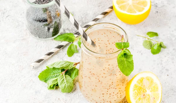 "Internal Shower": Μπορεί το viral ρόφημα του TikTok να σε βοηθήσει να αδυνατίσεις πραγματικά;