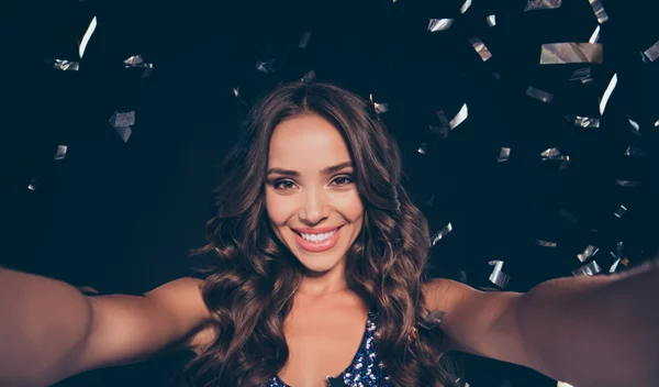 Βραδινό μακιγιάζ 2021: Οι συμβουλές της makeup artist για το δέρμα, τα μάτια, τα χείλη