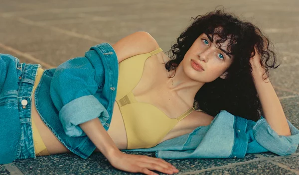 Flex Smart: Η σειρά που αγαπήθηκε και φορέθηκε όσο καμία, σε νέες, γεμάτες στιλ περιπέτειες