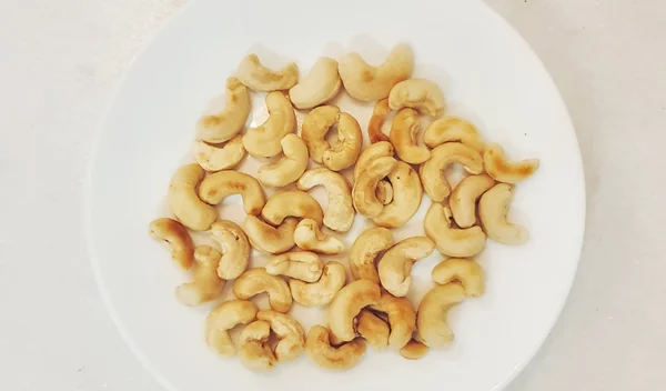 Βοηθούν τα κάσιους στην απώλεια βάρους; Τι γίνεται με τις θερμίδες τους;