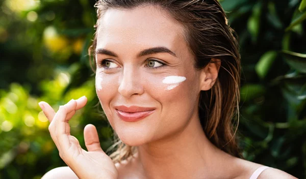 3 δροσιστικές DIY μάσκες | Το beauty secret που φτιάχνεις στην κουζίνα σου