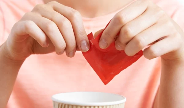 Κόβεις τη ζάχαρη: Είναι τα τεχνητά γλυκαντικά καλή επιλογή για την υγεία σου;