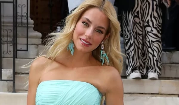 Καλεσμένη σε γάμο: Τα χτενίσματα που επέλεξαν οι Ελληνίδες celebrities στους γάμους του Σαββατοκύριακου