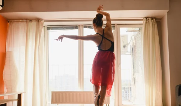 Πώς θα έχεις σωστή στάση σώματος; Να τι κάνουν οι χορεύτριες μπαλέτου