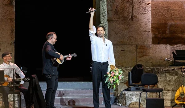 Ο Κωνσταντίνος Αργυρός μάγεψε στο Ηρώδειο τραγουδώντας για τους σκοπούς του φιλανθρωπικού σωματείου "AURORA"