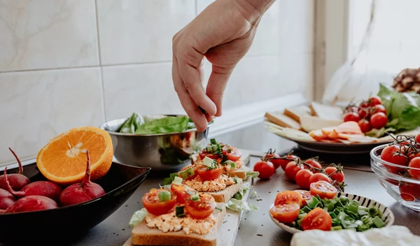 Βρήκαμε τα πιο γευστικά snacks με ελάχιστες θερμίδες για το καλοκαίρι