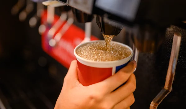 Τι είναι ο "Φόρος ζάχαρης" που ετοιμάζεται να καταργήσει η πρωθυπουργός της Βρετανίας;