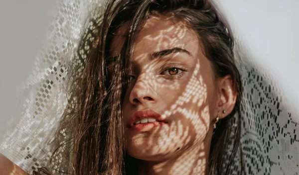 Ξύπνα με τέλεια επιδερμίδα: Τα καλύτερα beauty προϊόντα που δουλεύουν για σένα όλη νύχτα!