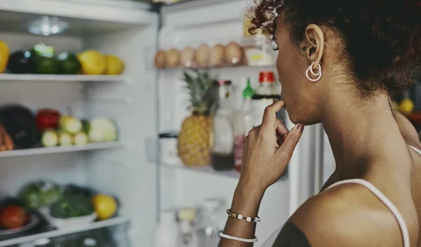 Αυτά είναι τα 4 τρόφιμα που δεν πρέπει να μπαίνουν στο ψυγείο αν θες να παραμείνουν φρέσκα