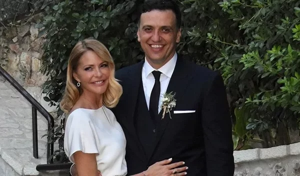 Διάσημες νύφες άνω των 40: 5 Ελληνίδες celebrities που εντυπωσίασαν με τα bridal beauty looks τους