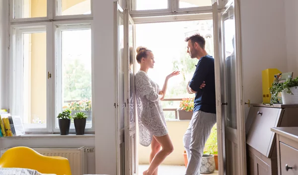 Παθολογική ζήλια στη σχέση: Πώς να διαχειριστείς έναν πολύ ζηλιάρη σύντροφο;
