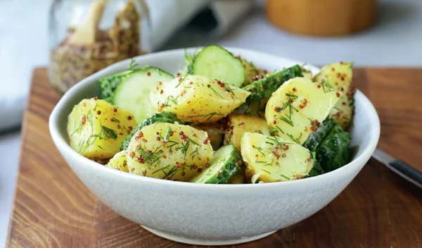 Πατατοσαλάτα με αυγό και τυρί: Νόστιμη και θρεπτική σαλάτα, ιδανική για το κυρίως γεύμα