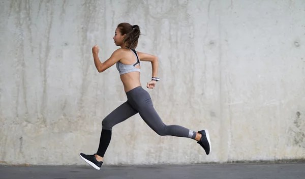 Τρέξιμο ή περπάτημα; Με ποια δραστηριότητα χάνεις κιλά και γυμνάζεσαι περισσότερο;