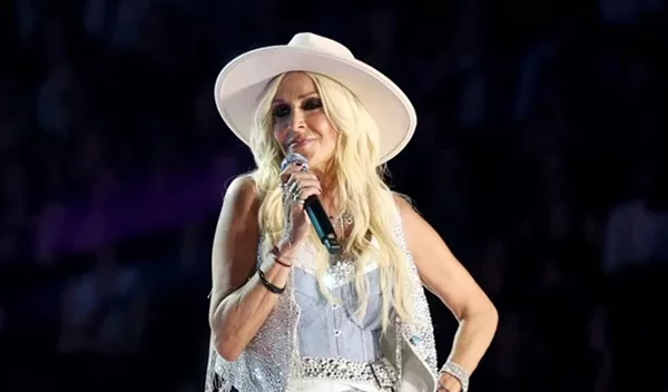 Η Άννα Βίσση πήγε κόντρα σε έναν από τους μεγαλύτερους κανόνες του μακιγιάζ μετά τα 50