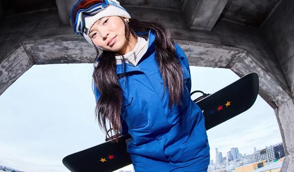 Chloe Kim x ROXY: Η συλλογή που σε προκαλεί να κατακτήσεις τη δική σου κορυφή