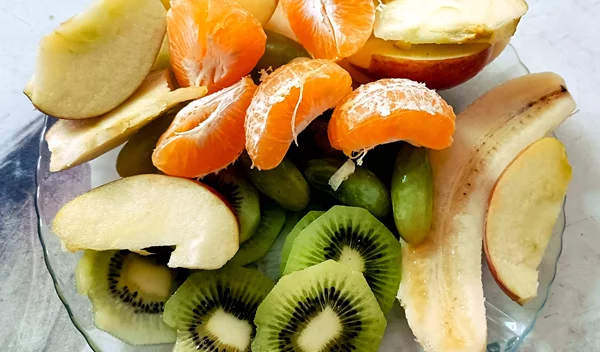 Δεν είναι μήλο, ούτε ακτινίδιο: Το καθημερινό φρούτο με τις περισσότερες φυτικές ίνες