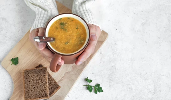 Είναι η κοτόσουπα "φάρμακο" για τις ιώσεις και τη γρίπη;