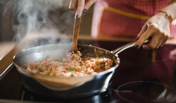 Το έξυπνο τρικ στο μαγείρεμα που μειώνει τη χοληστερόλη - τι προτείνει ένας ειδικός