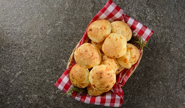 Αφράτα τυροψωμάκια ιδανικά για όσους έχουν υψηλή αρτηριακή πίεση