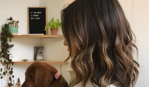 Dark Balayage: Η ιδανική τεχνική για να ανανεώσεις τα μαλλιά σου το φθινόπωρο