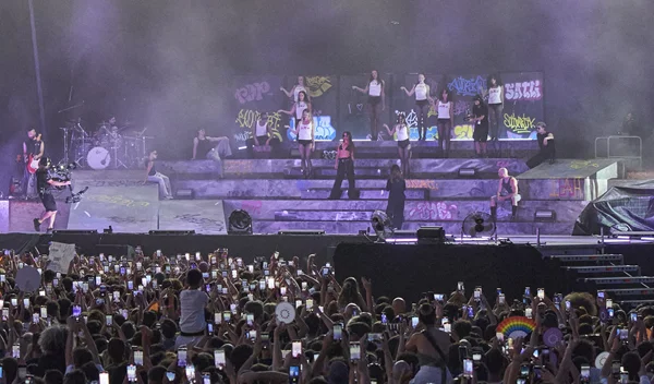 Πανικός στην Πλατεία Νερού: Η Μαρίνα Σάττι άνοιξε το POP TOUR με ένα διεθνών προδιαγραφών live-ορόσημο!