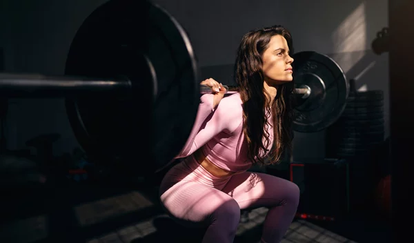 Προπόνηση με βάρη: Οι 4 μεγαλύτεροι μύθοι – και τι ισχύει πραγματικά