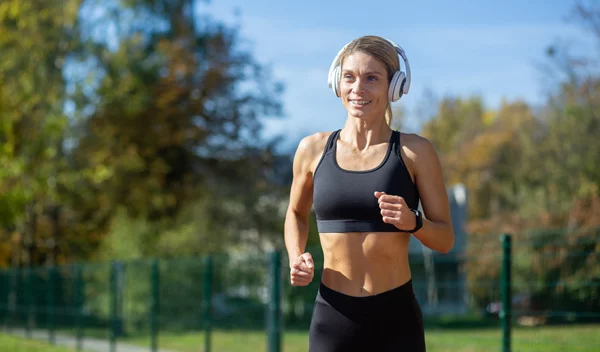 Καμπανάκι για τις γυναίκες δρομείς: Η μόδα της "καθαρής διατροφής" αυξάνει τον κίνδυνο τραυματισμών