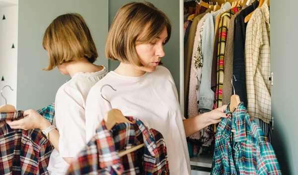 Μικρή ντουλάπα: Το Project 333 θα αλλάξει τον τρόπο που οργανώνεις τα χειμερινά ρούχα